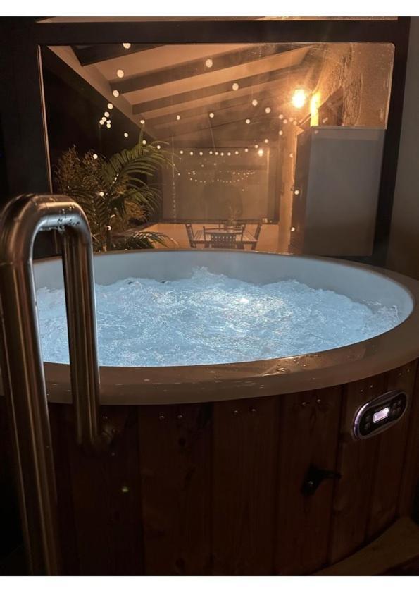 Le Lodge Spa Saint-Laurent-d'Andenay 외부 사진